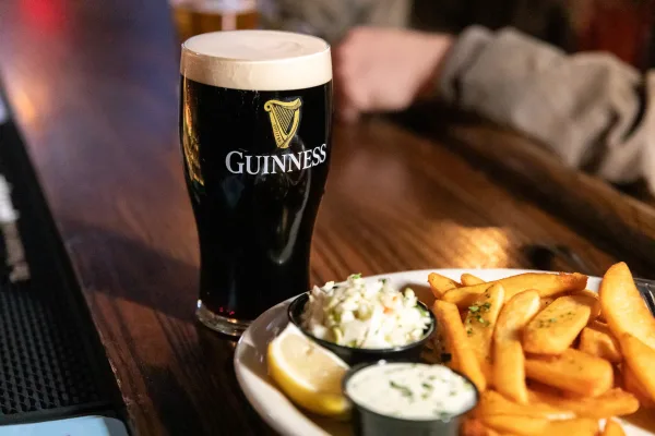 Guiness_on_bar_Seamus_McCaffreys_3